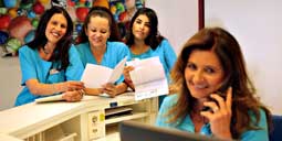 Unsere Rezeptionistinnen Marion und Eva erreichen sie unter der Telefonnummer 089 554778